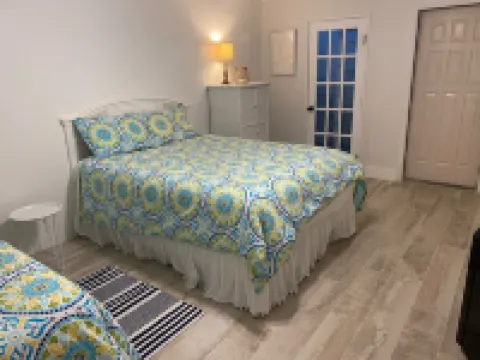 Beach Condo Newly Renovated 克雷森特海灘酒店