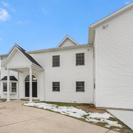 Lakefront W/ Private Beach, Pool, Hot Tub, Golf Simulator, Projector, Bar & more