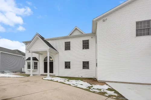 Lakefront W/ Private Beach, Pool, Hot Tub, Golf Simulator, Projector, Bar & more - 4 tähden
