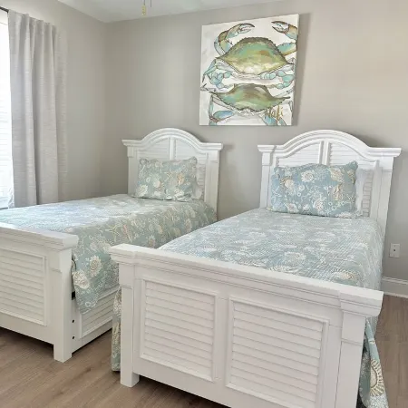 Wake up on the River!  Walk to Charming Downtown Darien.  w/Boat Slip