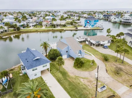 Spacious home on main canal.