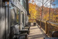 Modern Mountain Lodge/Scenery/Hot Tub/Game Room/Bar