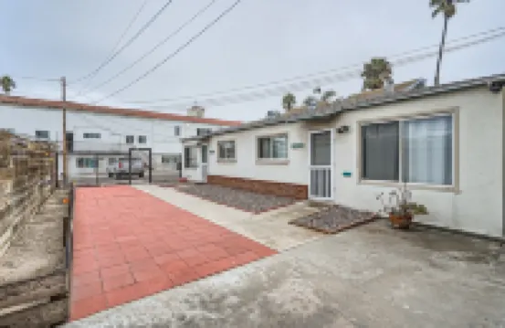 OB Cottage w outdoor patio / 3 min to the beach