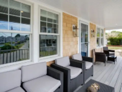 Luxury Monument Beach Villa /Short term rentals Hoteles en Bourne