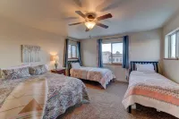 PetFriendlyHome/Private HOT TUB with a lots of space to relax inside and outside