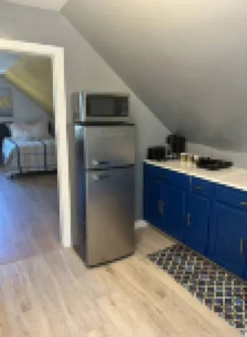 Studio Apt with kitchen,Living room, bathroom & bedroom, near Griffith hospital