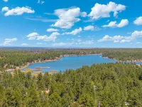 Dog-friendly, rustic chalet w/loft close to Fools Hollow Lake/outdoor adventures