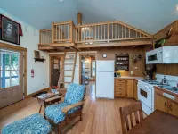 Knox Lakeside Cottage, 1 bedroom plus loft on Lake O' the Pines Hotels in Upshur County