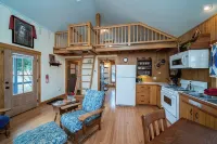Knox Lakeside Cottage, 1 bedroom plus loft on Lake O' the Pines