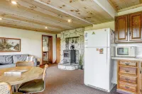 Vintage Style Apartment with Amazing Views of Amish Farmland