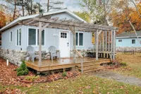 Little Dipper - Cozy Cottage on 400 Feet of Shared Lake Frontage