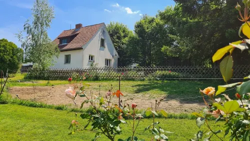 Idyllisch Gelegenes Ferienhaus mit Garten auf Reiterhof Hotels in Schopstal