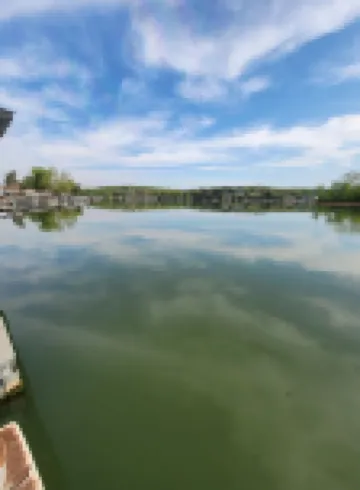 Castle Cliff Cabin - Home on the water- walking distance to Ha Ha Tonka 沃倫酒店