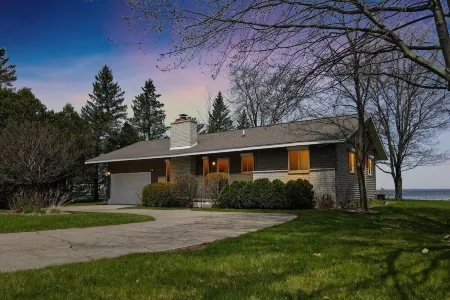 Lakefront Cottage with dock