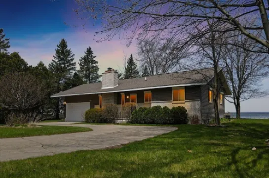 Lakefront Cottage with dock