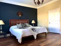 Artsy pet-friendly king room/historic railroad inn Walls of Jericho附近的飯店