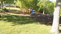 LAKEVIEW CONDO, only 3 steps into condo! Onsite parking and access to the lake.