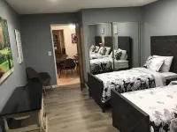 Cozy comfort and new remodeled house with quality new furniture and private pool Hôtels à proximité de : aérodrome de Gillespie Field