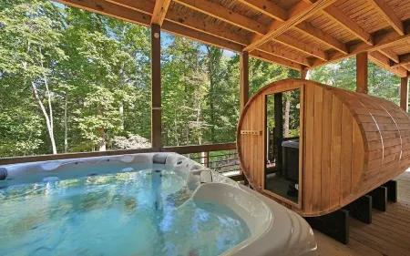 Outdoor Barrel Sauna, Hot Tub, Fire Pit, 2 Full Kitchens,