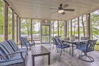 Stunning 180° Lake Views, Kerr Lake Retreat