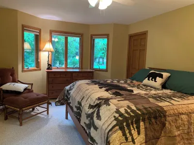 Luxury Lake Country Home · Hike · Bike · Fire Pit · Boating · Lauderdale Lakes