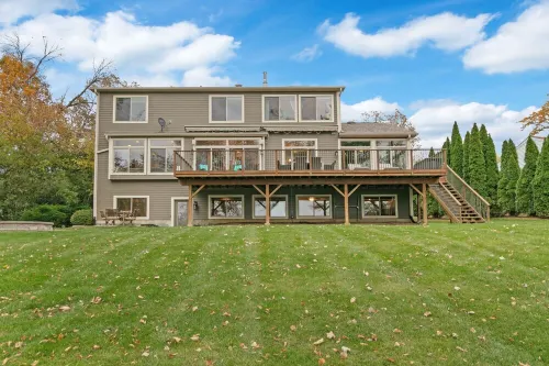 Beautiful and spacious lakefront home! Close to everything!