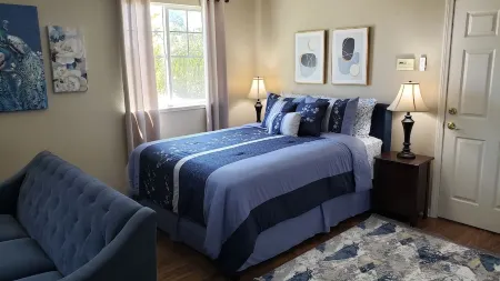 Elegant Studio Apt. House Near Emanuel Hospital