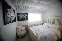 Artist's Dreamy French Farmhouse Oasis Near Lake Hotel a Lafayette