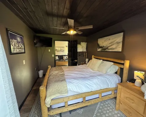 Luxurious ski in-ski out slopeside condo. Hotels in Great Valley