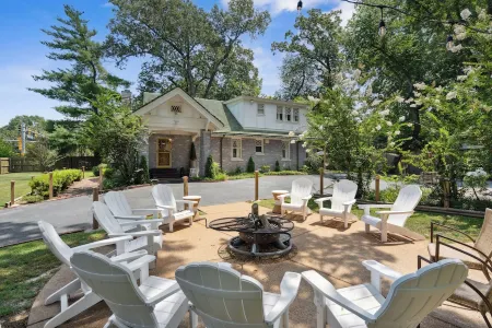 "Luxurious Retreat for Families, Couples & Work Getaways Cozy Oasis of Elegance!