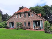 Luxurious Beninga vacation apartment in Karl-Georgs-Forst; dogs welcome