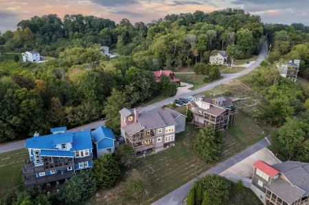 Center Hill Lake House with Lake Views/Access & Pool