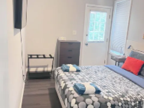 Home away from Home in Livingston NJ 李文斯頓酒店