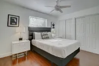 New! Lush Villa w/ Pool and King Bed Sleeps 10..