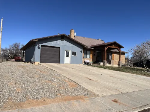 Grandma Marva’s Hideout basecamp for many National & State Parks Hotels in Blanding