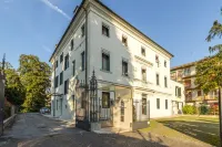 Elegant apartment a stone's throw from the center