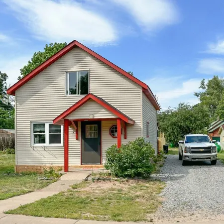 Big Bay Getaway - Outdoor sauna and extra parking for snowmobiles & trailers!
