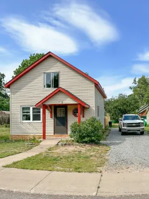 Big Bay Getaway - Outdoor sauna and extra parking for snowmobiles & trailers!