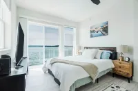 Lakefront - Amazing views! Private Hot Tub & Boat Slips. 12 mins to Ski Resorts!