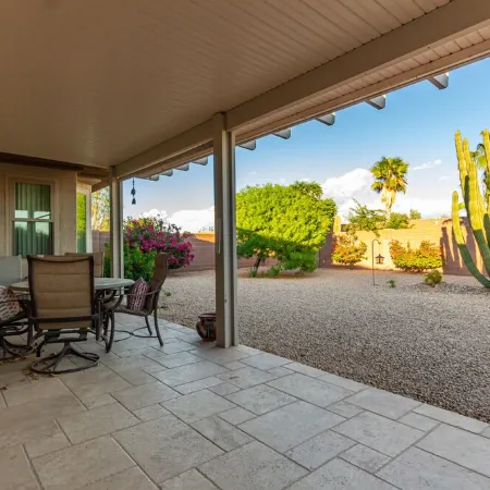SUN CITY GRAND REMODELED 2 KING BEDS, W/ LARGE PRIVATE YARD, PATIO MISTERS!