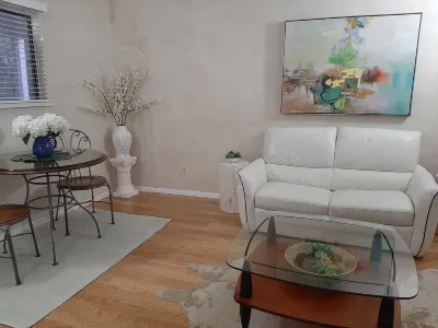 Private Space Near Historic Museum Hill, 1 Bedroom, 1 Bathroom Hotels in 