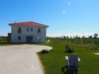 4 Bedroom Private Vacation Home in Hohen Wieschendorf Hotels in Hohenkirchen