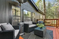 Unforgettable Riverside Experience, Hot Tub, Fire-Pit. 1 Mile to Golf.