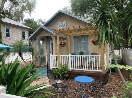 Charming cottage with AC in St. Augustine - 3 bedrooms available