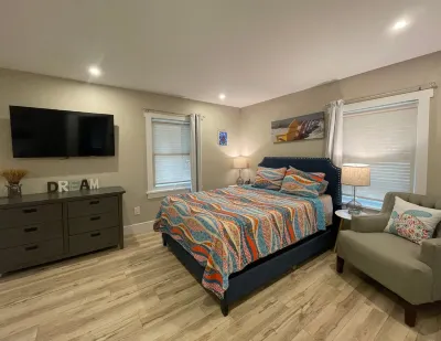 Heated Pool, Outdoor Kitchen,3 blocks from the beach. Hotel in zona Wave Watch Playground