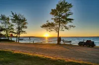 -Walk-to-Dock-Higgins Lake-Kayaks-beanbagtoss🏖️🛶🚤