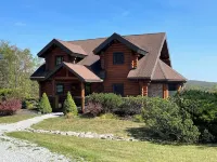 Picturesque Log Home, Family Fun with Scenic Views