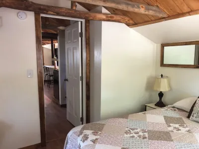 New Listing! Restored Vintage Cabin near Bryce, Grand Staircase. Great views!