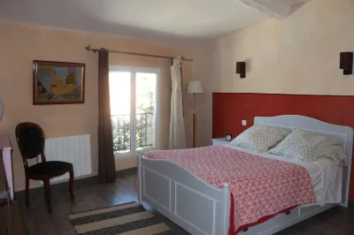 "Suite Beau Séjour" in historic village near the sea and Montpellier