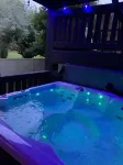 Snowbasin Lakeside Romantic Getaway. Luxuries, Hot Tub, Garage.